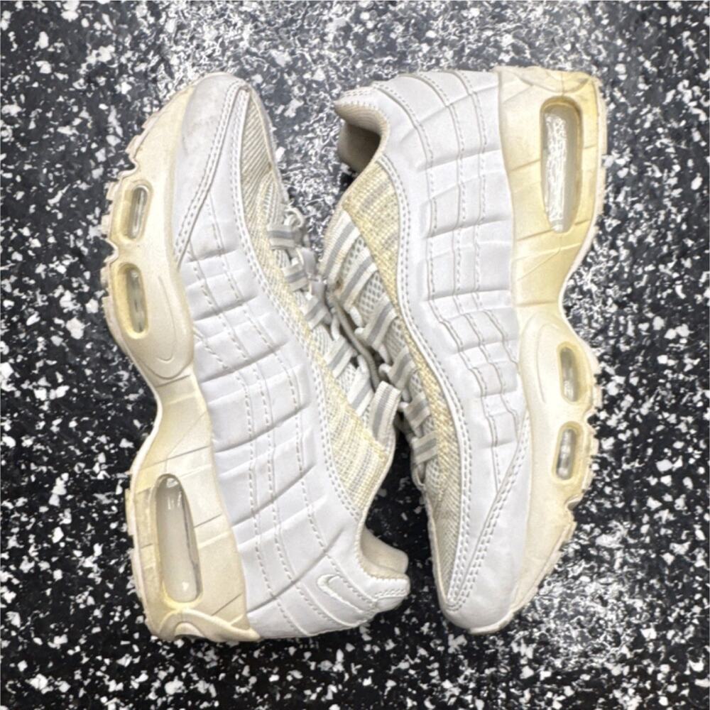 Nike Air Max Deluxe Men's Low Top Lace Up Sneakers White/Beige 104220-001